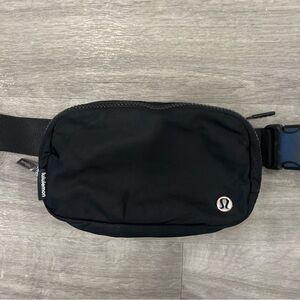 Lululemon Everywhere Belt Bag 1L--Black